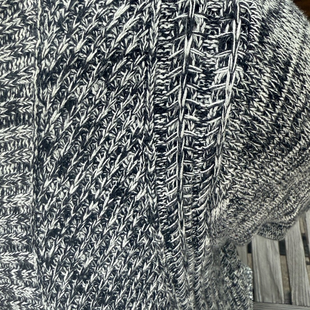 Charter Club Black and White Cardigan
Deb07 - Picture 6 of 8